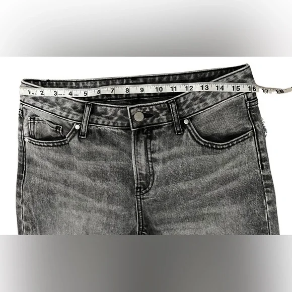 Express 90s Ankle Boot Mid Rise Jeans Women Size 6L in Faded Black Frayed Hem - Picture 3 of 8